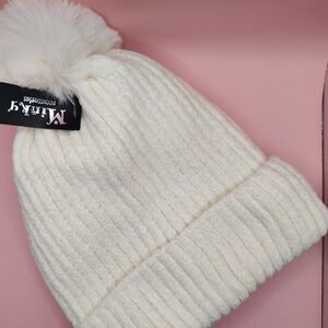 Minky NWT White Knit Beanie with Pom Pom Sz OS